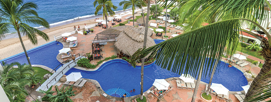 The Plaza Pelicanos Grand Beach Resort Pool at night